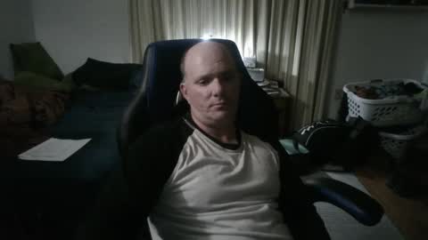 Snapshot of emsguy1 chatting on 10-10-25, 04:33 Matt online show from 10-10-25, 04:33