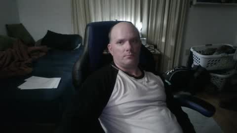 Snapshot of emsguy1 chatting on 10-11-25, 03:39 Matt online show from 10-11-25, 03:39