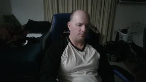 Snapshot of emsguy1 chatting on 10-12-25, 04:00 Matt online show from 10-12-25, 04:00