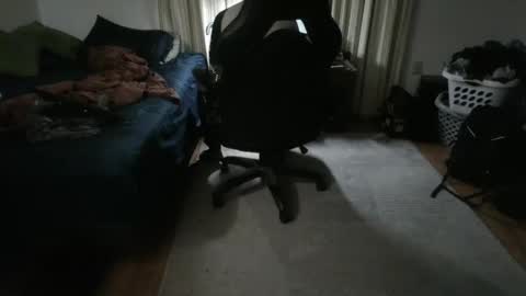 Snapshot of emsguy1 chatting on 11-01-25, 03:19 Matt online show from 11-01-25, 03:19