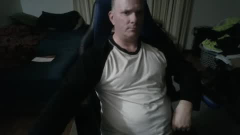 Snapshot of emsguy1 chatting on 12-22-25, 04:42 Matt online show from 12-22-25, 04:42