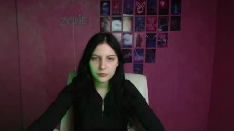 Snapshot of emxma chatting on 11-18-25, 06:45 Emma online show from 11-18-25, 06:45