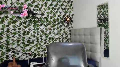 Snapshot of emy_0 chatting on 01-31-26, 07:23 Emy online show from 01-31-26, 07:23