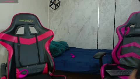 Snapshot of emy_0 chatting on 04-18-26, 03:05 Emy online show from 04-18-26, 03:05