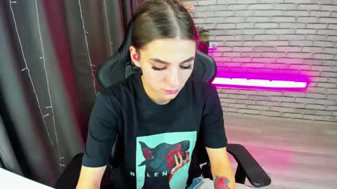 Snapshot of emy__angel chatting on 02-01-25, 03:52 emy__angel online show from 02-01-25, 03:52