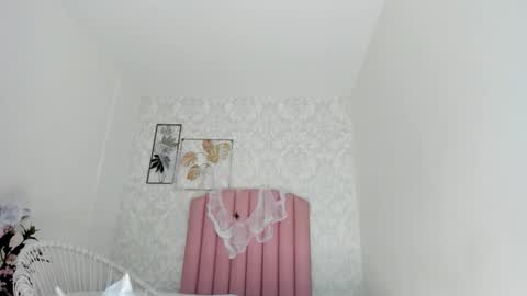 Mili online show from 10-18-25, 01:12