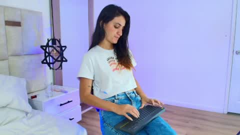 EMY FERRER online show from 04-09-26, 06:19