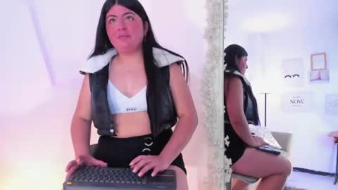 Snapshot of emy_sanz chatting on 07-22-26, 01:25 emy_sanz online show from 07-22-26, 01:25