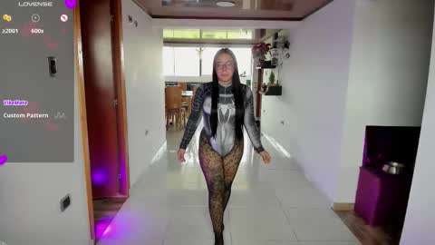 Snapshot of emy_xdy chatting on 02-05-26, 05:17 Im Emily would you like to help me reach 100 online show from 02-05-26, 05:17