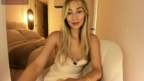 Snapshot of emyconneer chatting on 06-01-26, 10:00 emyconneer online show from 06-01-26, 10:00
