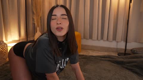 Snapshot of emyii chatting on 11-12-25, 06:30 Eimi3 online show from 11-12-25, 06:30