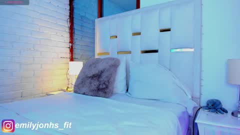 EMYLY  online show from 02-21-25, 09:32