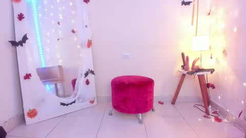 EMYLY  online show from 10-14-25, 10:10