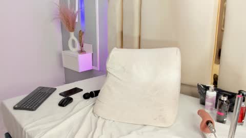 Emy online show from 02-13-26, 02:02