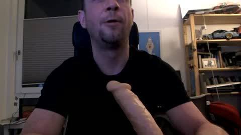 Snapshot of emzett chatting on 06-14-26, 12:08 emzett online show from 06-14-26, 12:08