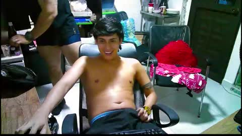 Snapshot of enaxxxion chatting on 09-13-25, 12:05 andres online show from 09-13-25, 12:05