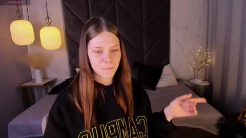 Leah online show from 10-16-25, 02:51