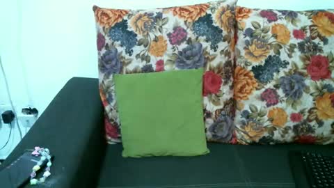 Snapshot of enchantedvee chatting on 04-22-26, 02:36 Vee online show from 04-22-26, 02:36
