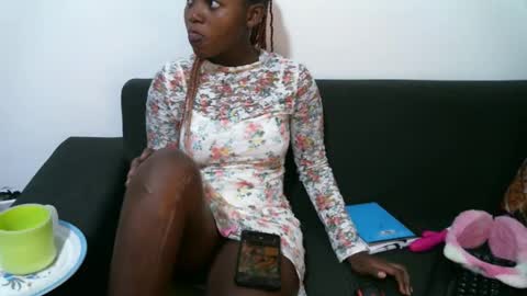Snapshot of enchantedvee chatting on 05-16-26, 08:55 Vee online show from 05-16-26, 08:55