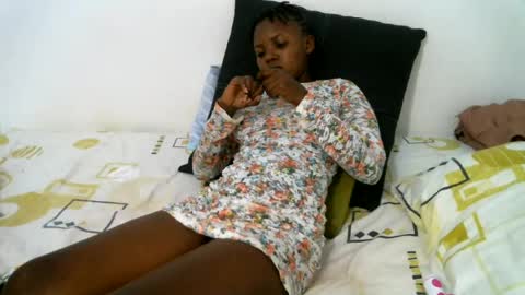Snapshot of enchantedvee chatting on 06-12-26, 05:39 Vee online show from 06-12-26, 05:39