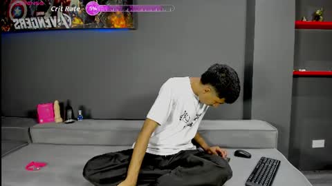 Snapshot of ender_h0tt chatting on 06-22-26, 01:19 Ender online show from 06-22-26, 01:19