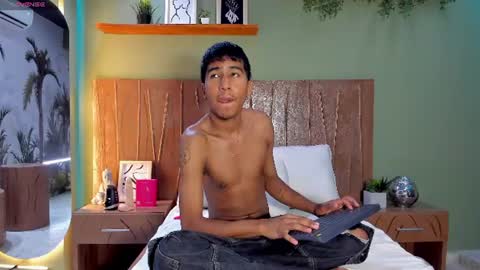 Snapshot of ender_h0tt chatting on 07-03-26, 09:21 Ender online show from 07-03-26, 09:21