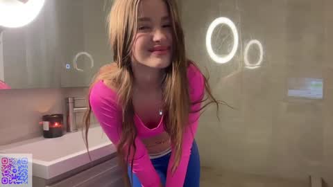 Mia online show from 02-07-25, 09:04