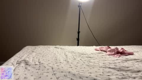 Mia online show from 02-12-25, 04:33