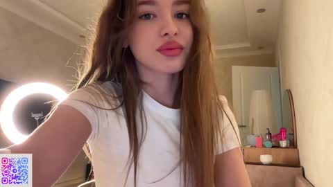 Mia online show from 09-12-25, 11:37