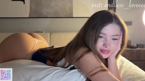 Snapshot of endlessmia chatting on 01-16-26, 11:09 Mia online show from 01-16-26, 11:09