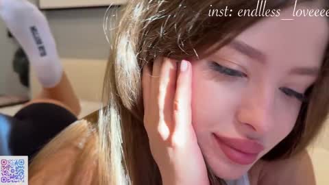 Snapshot of endlessmia chatting on 01-18-26, 12:03 Mia online show from 01-18-26, 12:03