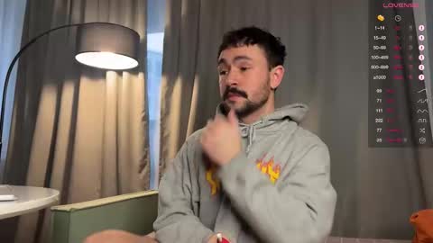 Snapshot of enen_glo chatting on 12-17-25, 10:21 Enen online show from 12-17-25, 10:21