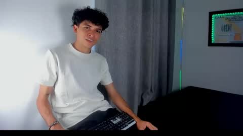 Salo online show from 04-14-26, 03:51