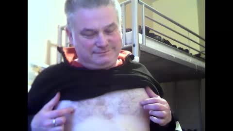 Snapshot of englishguysurrey chatting on 12-26-24, 08:18 englishguysurrey online show from 12-26-24, 08:18