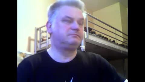 Snapshot of englishguysurrey chatting on 01-01-25, 08:45 englishguysurrey online show from 01-01-25, 08:45