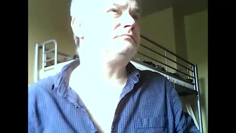 Snapshot of englishguysurrey chatting on 03-04-25, 01:17 englishguysurrey online show from 03-04-25, 01:17