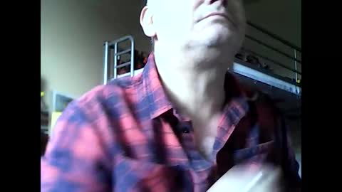 Snapshot of englishguysurrey chatting on 09-16-25, 09:21 englishguysurrey online show from 09-16-25, 09:21