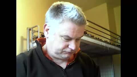 Snapshot of englishguysurrey chatting on 12-17-25, 09:48 englishguysurrey online show from 12-17-25, 09:48