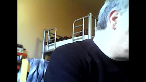 Snapshot of englishguysurrey chatting on 04-05-26, 05:59 englishguysurrey online show from 04-05-26, 05:59