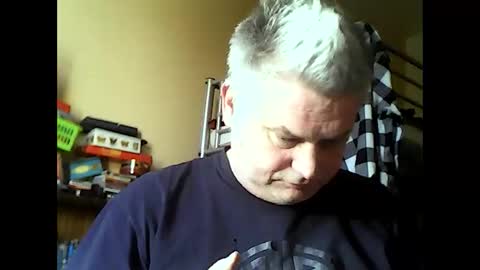 Snapshot of englishguysurrey chatting on 04-19-26, 06:10 englishguysurrey online show from 04-19-26, 06:10