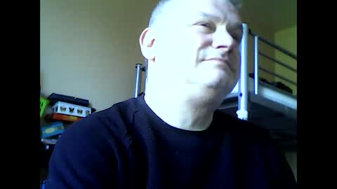 Snapshot of englishguysurrey chatting on 04-24-26, 08:28 englishguysurrey online show from 04-24-26, 08:28