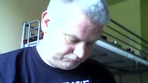 Snapshot of englishguysurrey chatting on 06-26-26, 11:36 englishguysurrey online show from 06-26-26, 11:36