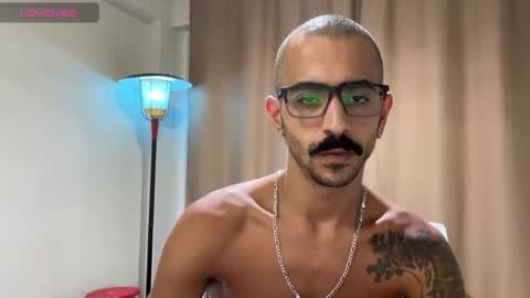 Snapshot of enjoythetrip chatting on 01-10-25, 12:17 Luke online show from 01-10-25, 12:17