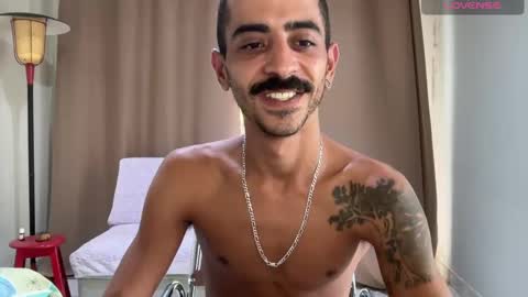 Snapshot of enjoythetrip chatting on 02-06-25, 02:15 Luke online show from 02-06-25, 02:15