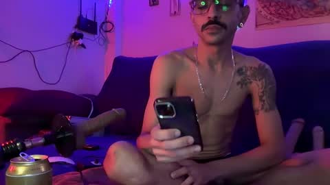 Snapshot of enjoythetrip chatting on 10-04-25, 08:12 Luke online show from 10-04-25, 08:12