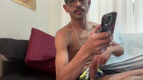 Snapshot of enjoythetrip chatting on 11-23-25, 04:07 Luke online show from 11-23-25, 04:07