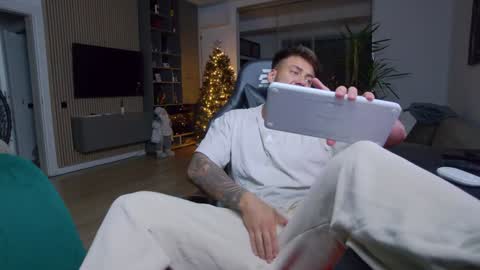 Erik online show from 12-29-24, 07:43