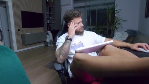 Erik online show from 12-30-24, 05:13