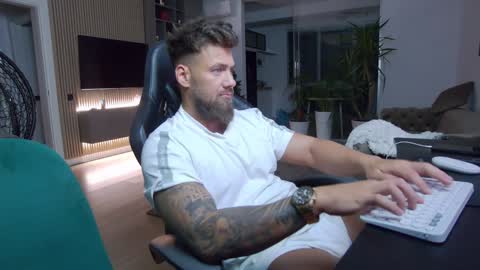 Erik online show from 01-03-25, 07:18