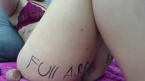 Snapshot of eny_dirty chatting on 01-23-25, 12:04 Enny Dirty online show from 01-23-25, 12:04